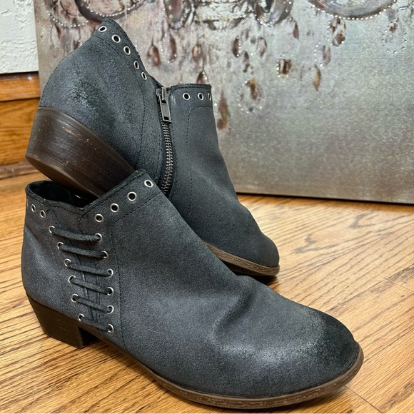 Minnetonka | Brenna Distressed Suede Booties - Picture 6 of 15